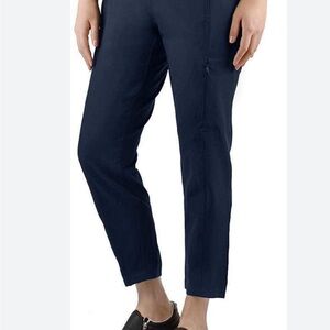 Kirkland Signature Women’s Cropped Travel pant